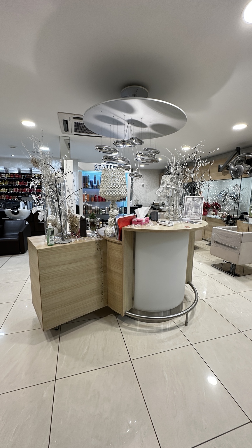 Accueil du salon avant rénovation par Velatura